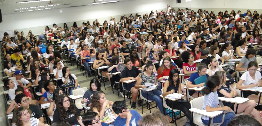 Exame de Bolsas do CLQ recebe  grande número de estudantes